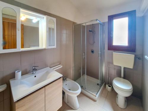 a bathroom with a sink toilet and a shower at Centro Residenziale Le Canne in San Teodoro