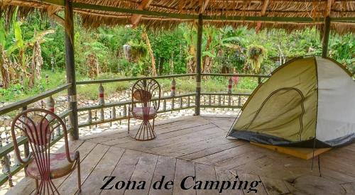 Un jardín fuera de Hostal Ariantiy
