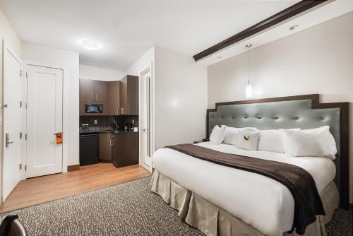 Aura Hotel Brooklynにあるベッド