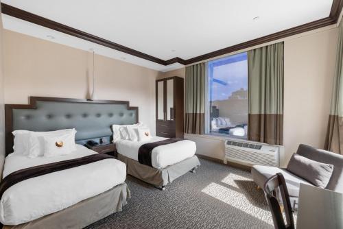 Postel nebo postele na pokoji v ubytování Aura Hotel Brooklyn