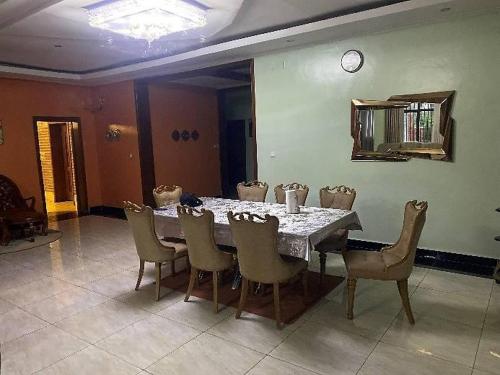 ห้องอาหารหรือที่รับประทานอาหารของ Icyari Luxury Apartments