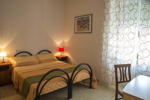 a bedroom with a bed and a table and chairs at B&B dei Filosofi Bed and Breakfast in Perugia