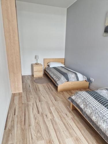 Łóżko lub łóżka w pokoju w obiekcie Apartamenty „Lofty w piecowni”
