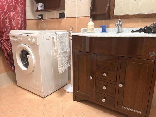 a bathroom with a washing machine and a sink at VILLA PATTY ASSISI con SPA in Assisi
