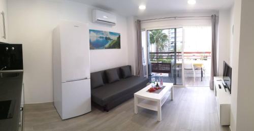Top-Apartment in Apartamentos Danubio, 4 Etage, Poolblick und seitlicher Meerblick, Wohnzimmer und 1 Schlafzimmer, im Herzen von Playa del Inglés , Gran Canaria