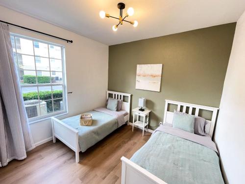 Кровать или кровати в номере Windsor Palms, next to clubhouse