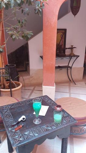 a table with two drinks on top of it at Logement entier riad Dar Sana in Marrakesh