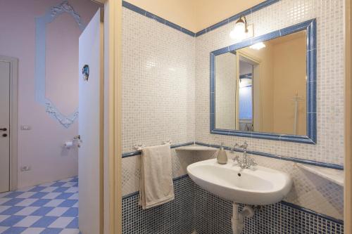 a bathroom with a sink and a mirror at LUXURY APARTMENT PESARO PAPAFAVA in Venice
