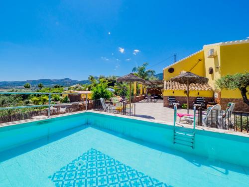 Cette villa dispose d'une piscine avec vue. dans l'établissement Cubo's Casa Rural El Cortijillo de las Barrancas, à Alhaurín de la Torre