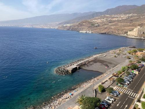 a large body of water with cars parked next to a road at Exyca Radazul in Radazul