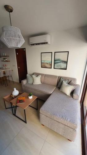 a living room with a couch and a table at Bonito Departamento cerca de las Playas del Puerto de Mazatlán. in Mazatlán