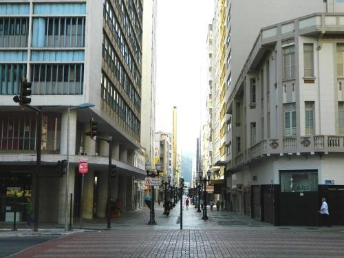 an empty street in a city with tall buildings at hihome - Independência 915 in Juiz de Fora