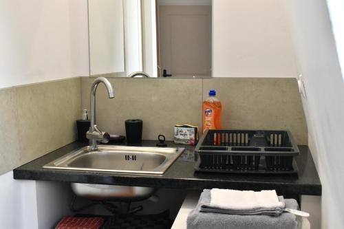 Nhà bếp/bếp nhỏ tại La Domus Lemaitre 8 - formule éco -parking - WIFI - autoroute