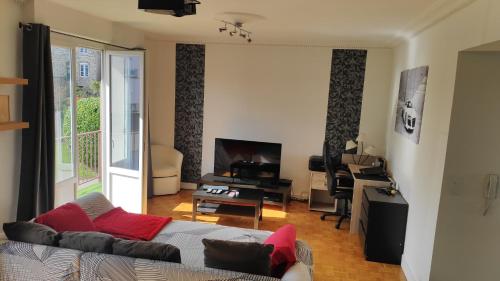 Fougères 77 m2, 2 chambres, garage , Balcon