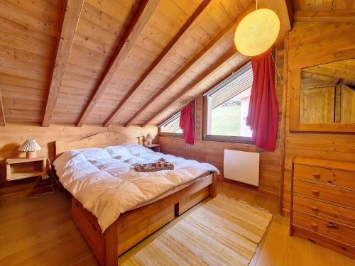 Postel nebo postele na pokoji v ubytování Appartement spacieux 8 pers, au pied des pistes, sauna, cheminée - FR-1-344-725