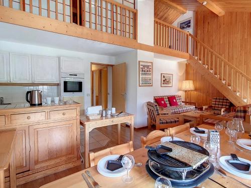 Duplex spacieux aux pieds des pistes avec parking et balcon - FR-1-344-732