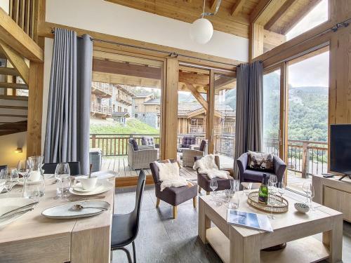 Photo de la galerie de l'établissement Chalet Coron · Confort supérieur · Sauna et Wifi · Accès direct aux pistes · Parking couvert - FR-1-344-772, à Saint-Martin-de-Belleville