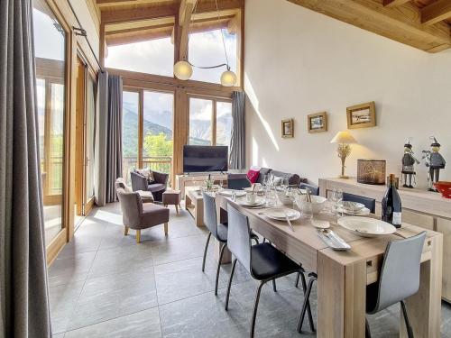 Photo de la galerie de l'établissement Chalet Coron · Confort supérieur · Sauna et Wifi · Accès direct aux pistes · Parking couvert - FR-1-344-772, à Saint-Martin-de-Belleville