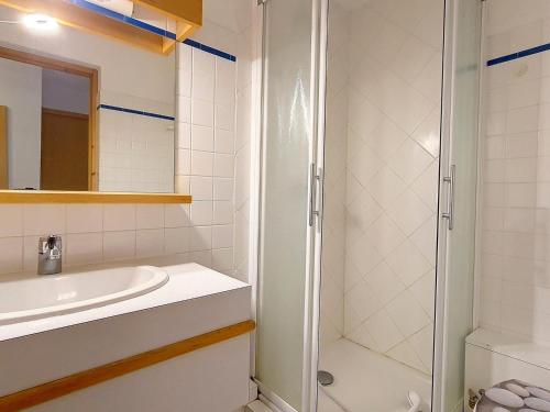 a bathroom with a sink and a shower at Duplex spacieux aux pieds des pistes avec parking et balcon - FR-1-344-732 in Saint-Martin-de-Belleville