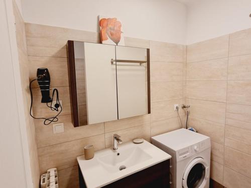 A bathroom at Gîte Viels-Maisons, 3 pièces, 4 personnes - FR-1-532-21