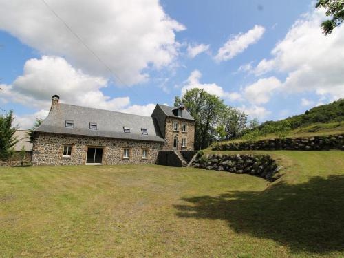Gîte Vèze, 4 pièces, 6 personnes - FR-1-742-522