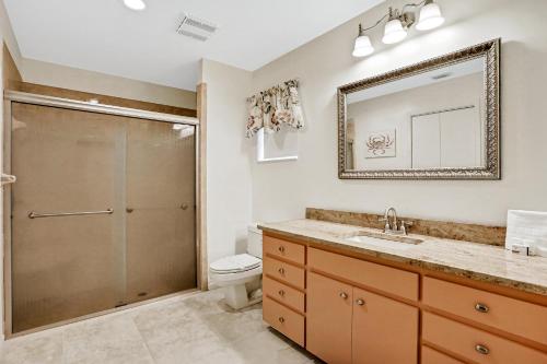 A bathroom at Sunset Shores