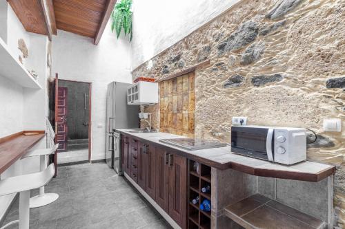 Amiga Mia Traditional House