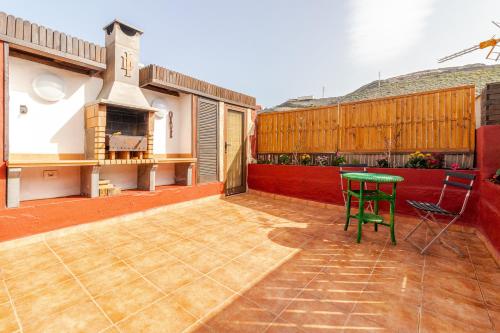 Amiga Mia Traditional House