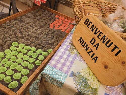 a basket of candy with a sign that saysenna waaan at La Casa delle Tradizioni in Bari