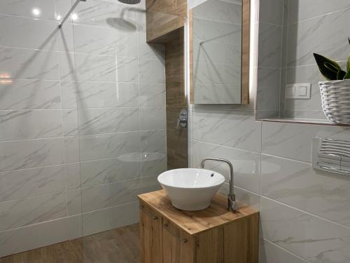 a bathroom with a white sink and a shower at Best View Terrace in Târgu-Mureş