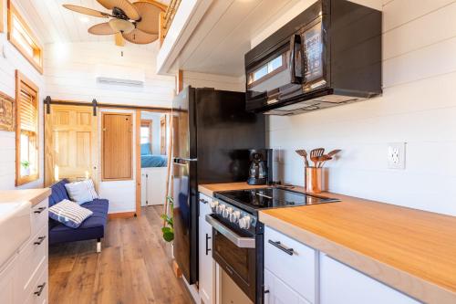 Kuchyň nebo kuchyňský kout v ubytování Aloha Tiny Home