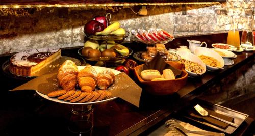 a buffet with many different types of bread and pastries at Avogaria 5 Rooms in Venice