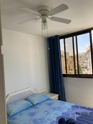 Postel nebo postele na pokoji v ubytování Bel appartement Kikar Hatzmaout, centre et plage