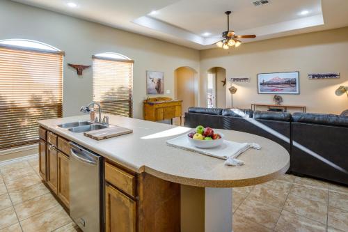 Kjøkken eller kjøkkenkrok på Pleasanton Vacation Rental with Private Yard!