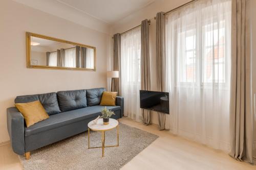 Ruang duduk di King´s Road Residence