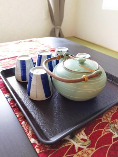 a black tray with a pot on top of a table at belle via tokyo - Vacation STAY 60795v in Tokyo