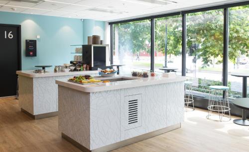 Kuchyň nebo kuchyňský kout v ubytování Thon Hotel Vika Atrium