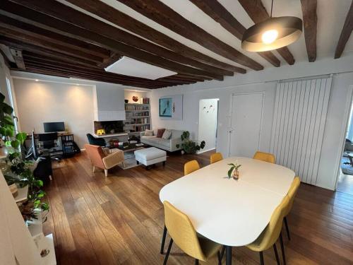Lovely large apartment (4p) near Montparnasse