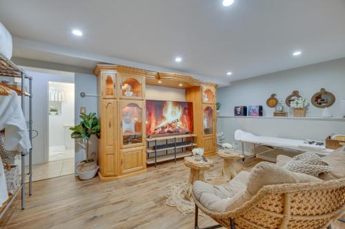Un lugar para sentarse en Dreams of Paradise Luxury Home with Pool!
