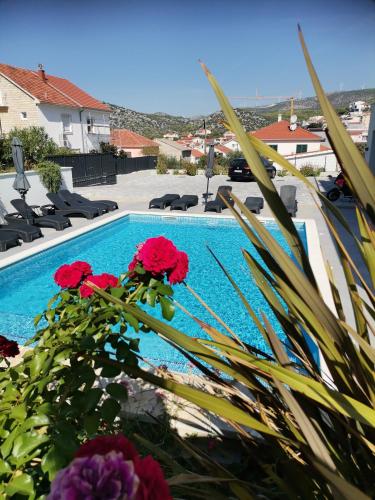 Villa Barbara & Zoran with heated swimming pool