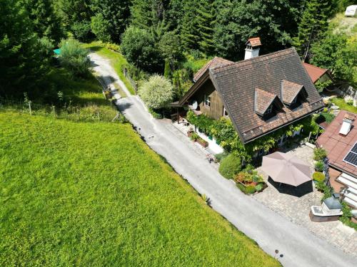 an overhead view of a house with a driveway at Guffertblick in Achenkirch