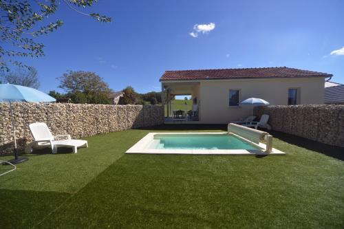 Gite à Martel avec piscine chauffée