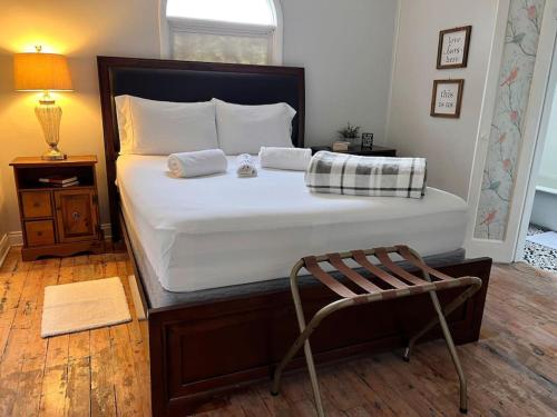 a bedroom with a large white bed and a chair at The perfect Little Cottage for your gateway! in Umatilla