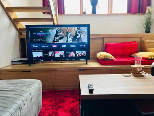 a living room with a large flat screen tv at Capstay La Louvière in La Louvière