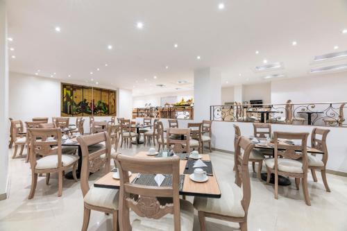 Restoran või mõni muu söögikoht majutusasutuses Hotel Andes Plaza