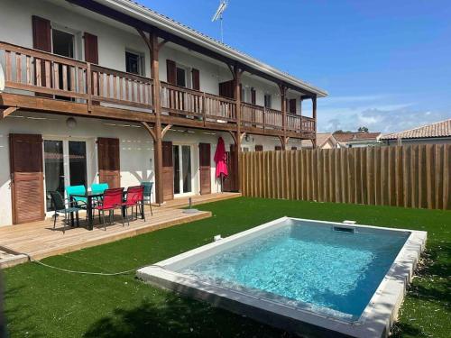 Maison 100m2 4 chambres avec piscine jardin paysage