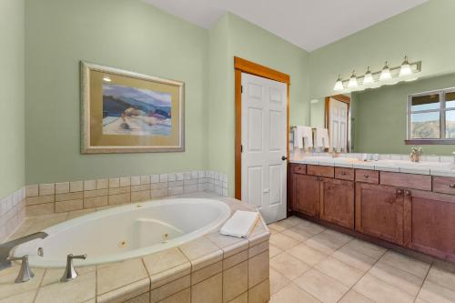a large bathroom with a tub and two sinks at Desert Canyon Golf Resort in Orondo