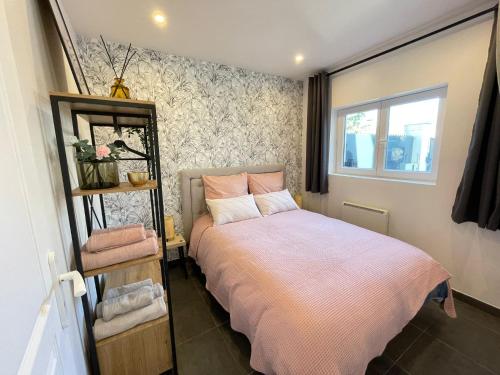 a small bedroom with a bed and a window at Petite maison Disneyland Paris in Magny-le-Hongre