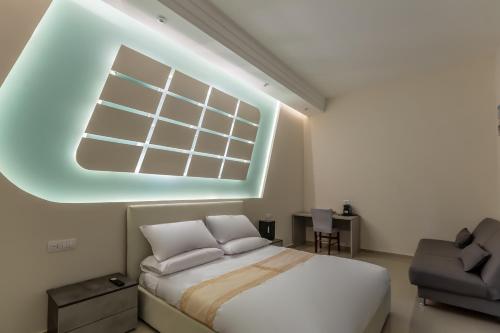 a bedroom with a bed with a window and a chair at Hyper Lodge Termini GuestHouse in Rome