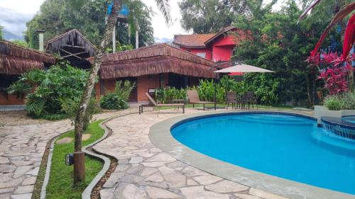 Condominio North Shore suites p 2 3 e 4 pessoas 1 quadra da praia mini cozinha completa tv ar cond wifi estacionamento
